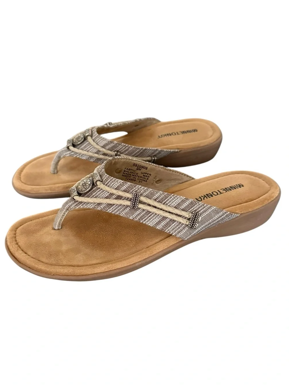 Minnetonka Women’s Silverbay Sandal Beige Gray Striped Thong Sandals Size 9